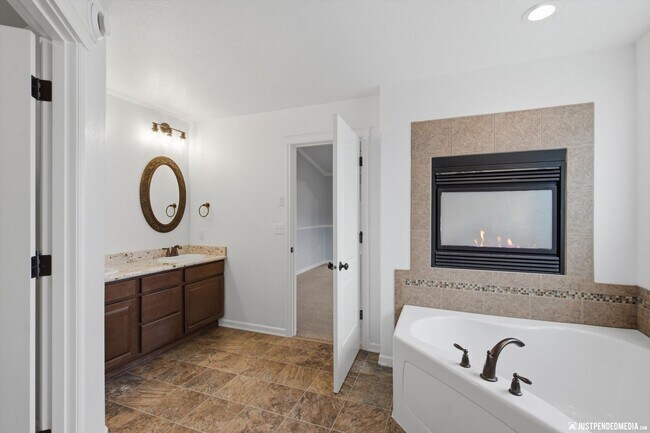 Building Photo - 13259 Rosser Dr