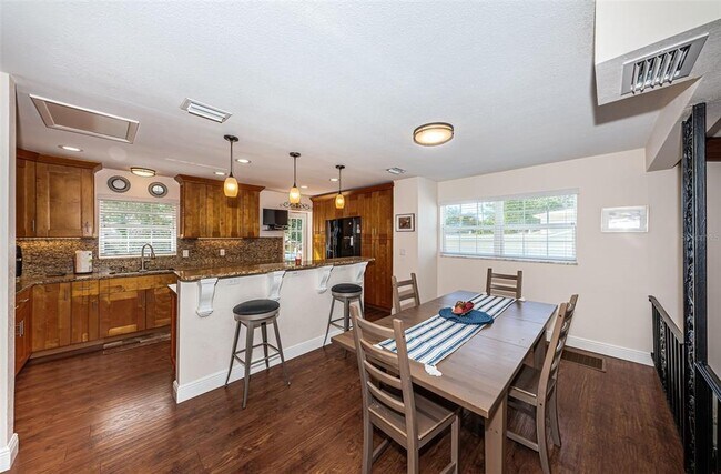 Building Photo - 13556 Bellewood Ave