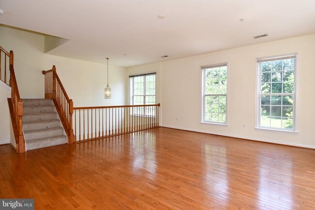 Building Photo - 8784 Lincoln St