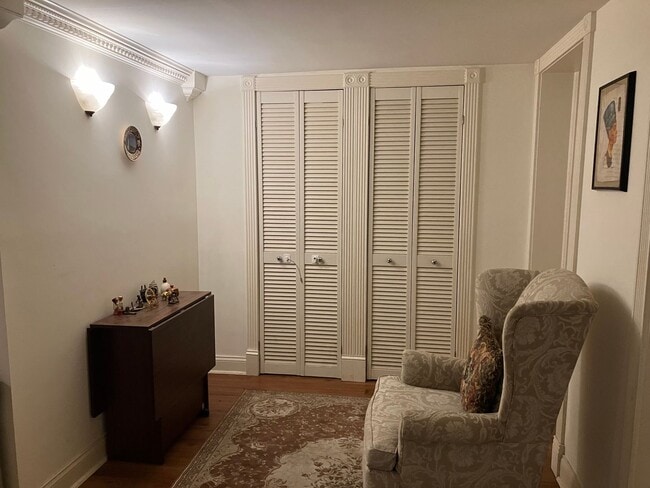 Building Photo - Furnished 6 month rental