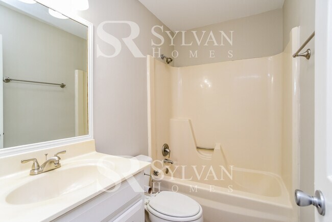 Building Photo - Enjoy living the good life in this 3 bedroom, 2 bathroom home