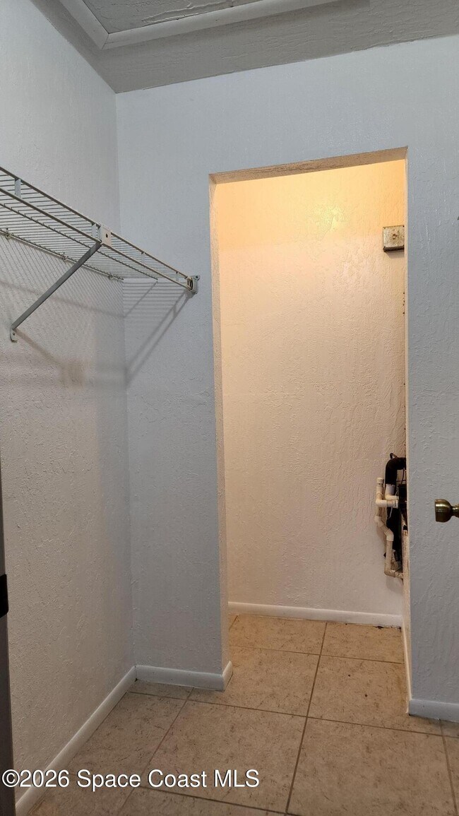 Building Photo - 1708 University Ln