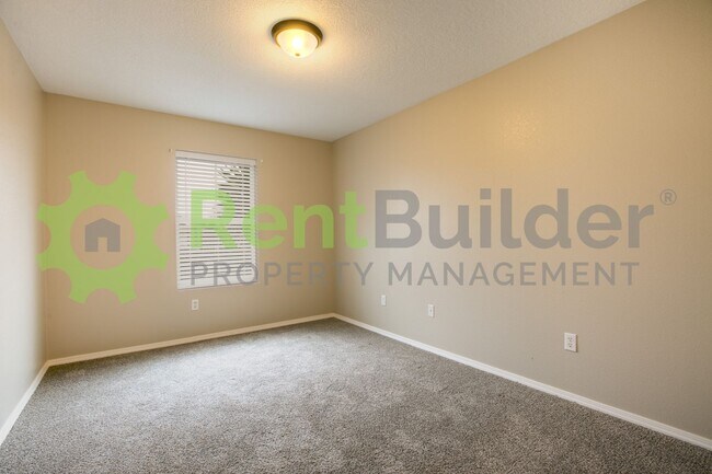 Building Photo - ***LEASE PENDING PLEASE APPLY AT YOUR OWNE DISCRETION***
