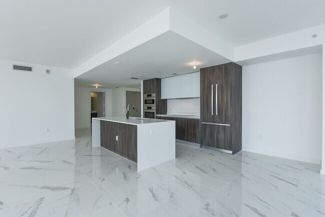 Building Photo - 488 NE 18th St