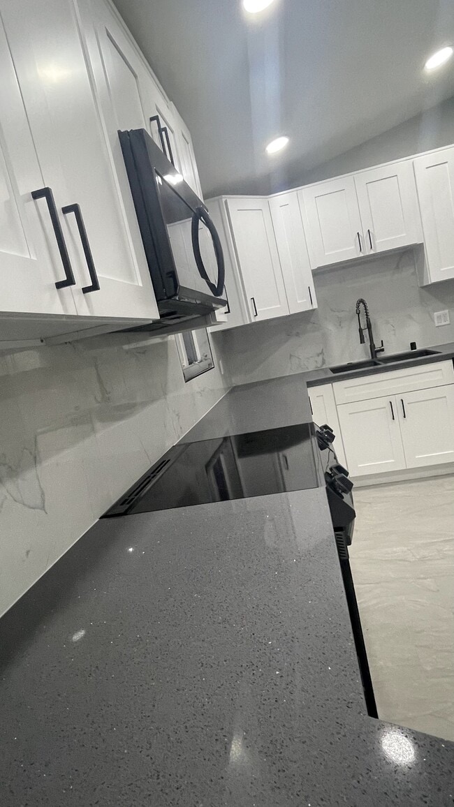 Building Photo - 1317 Marline Ave