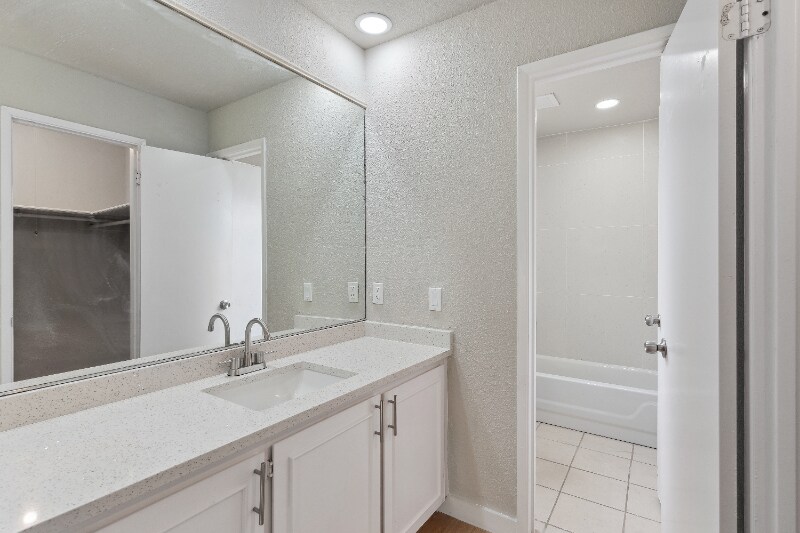 Building Photo - 2104 Richland Dr