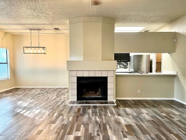 Building Photo - 207 Canoga Park Dr