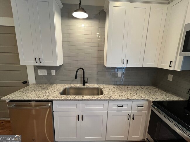 Building Photo - 14 Hazel St