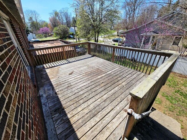 Building Photo - 422 Alamance Rd