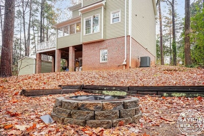 Building Photo - 810 Tacy Pl