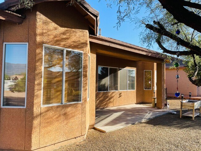 Building Photo - 5015 E Somerset Dr
