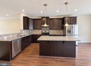 Building Photo - 8607 Sweet Rose Ct