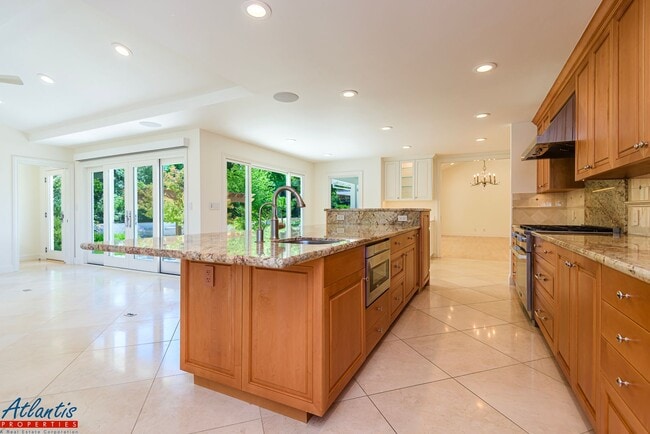 Building Photo - Stunning & Remodeled Home | Desirable Sara...