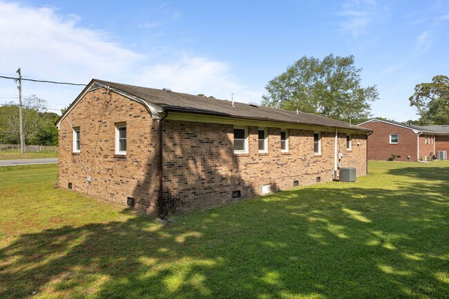 Building Photo - 6560 Benns Church Blvd