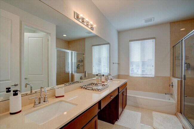 Building Photo - 1451 Pioneer Way