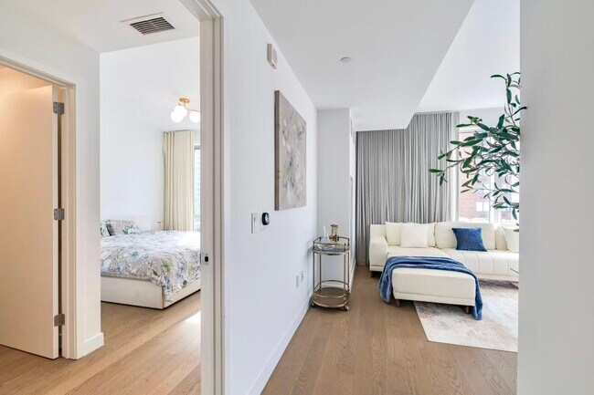 Building Photo - 75 Park Ln S