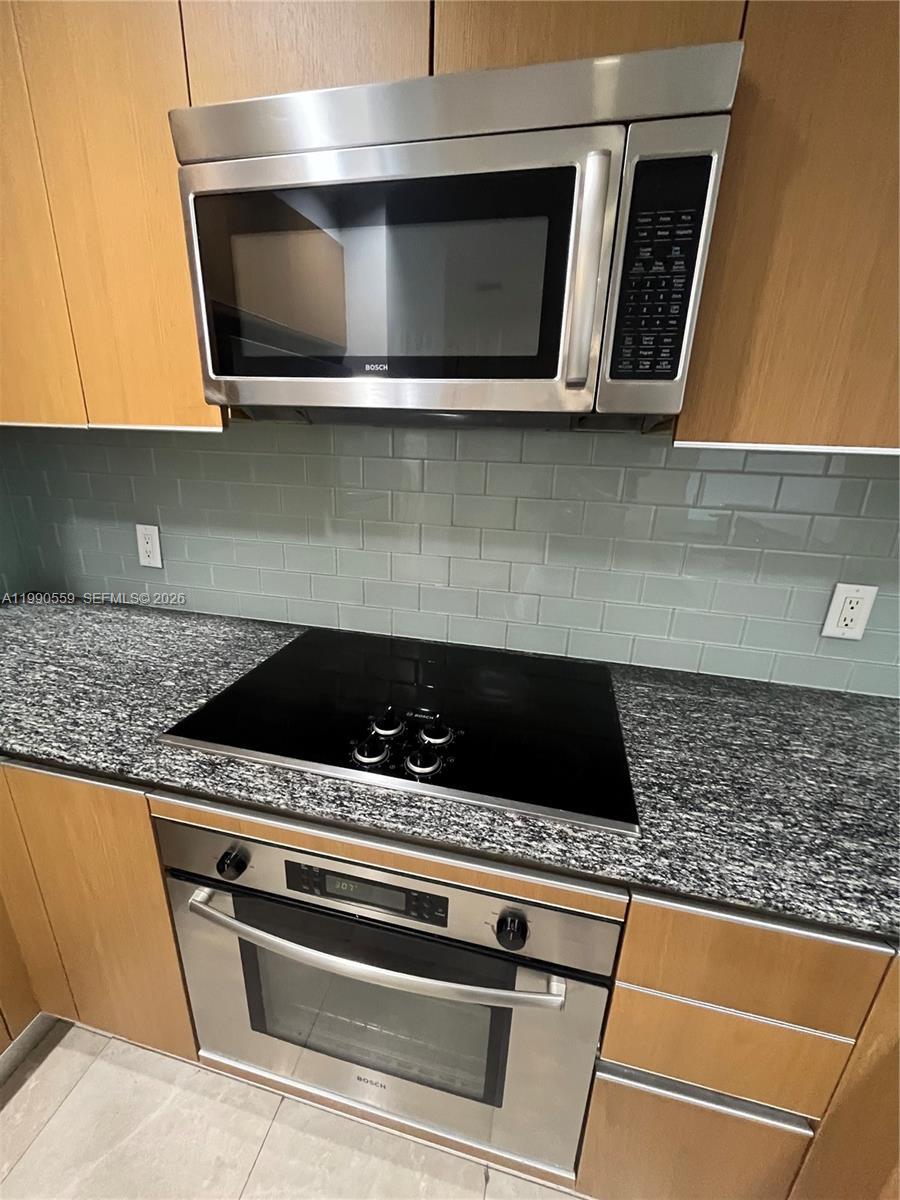 Building Photo - 1050 Brickell Ave