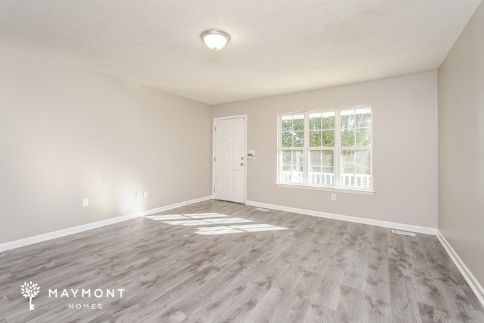 Building Photo - 1350 Woodruff Glen Dr