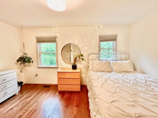 Building Photo - Beautifully renovated 4BR/3BA rambler with wraparound porch and garage