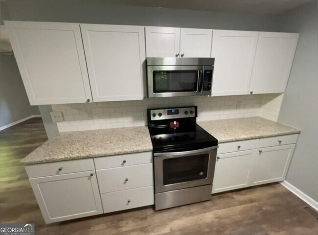 Building Photo - 19 Oak Hill Dr