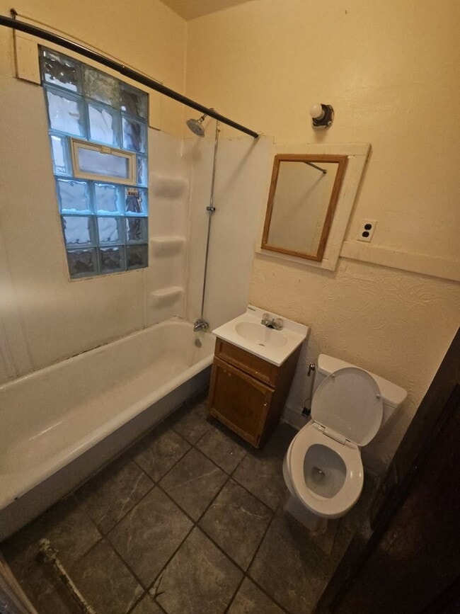 Building Photo - 2366 S 9th St