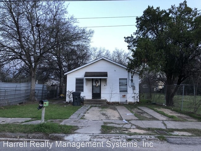 Primary Photo - 2 br, 1 bath House - 2220 Ross Avenue