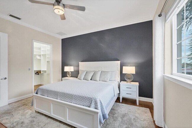 Building Photo - 455 Nokomis Ave S