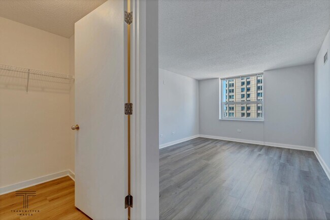 Building Photo - 545 N Dearborn St