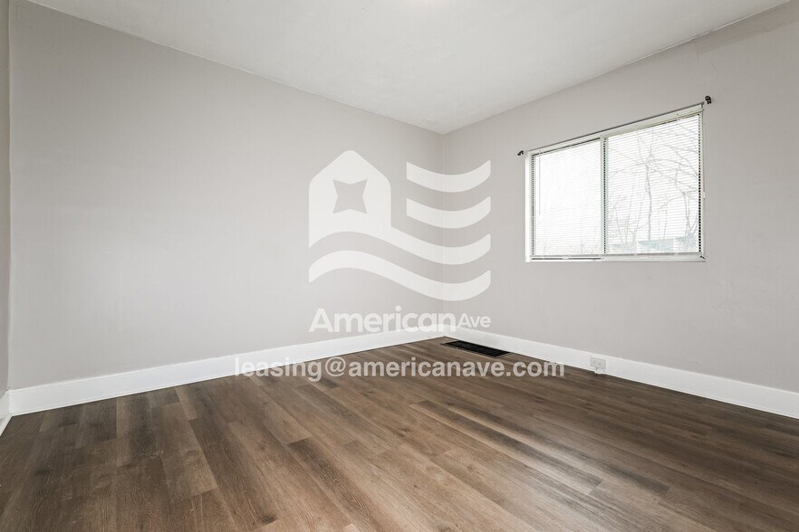 Building Photo - 1126 Main St