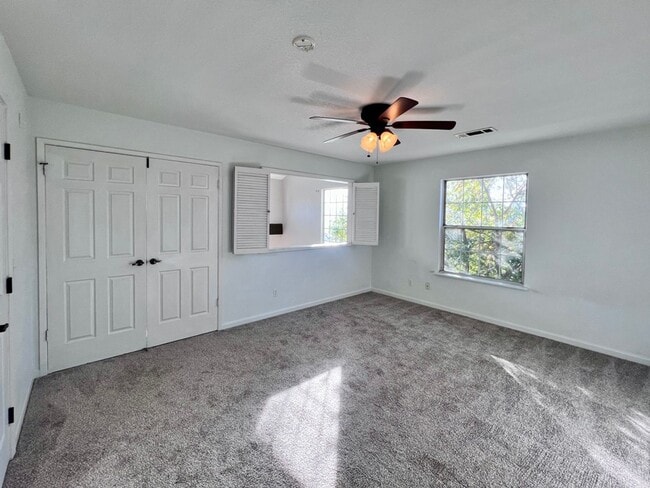 Building Photo - $2,295 Villa & Barstow, 3 Bedroom Condo - ...