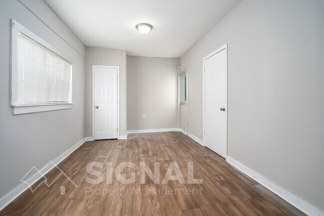 Building Photo - 625 5th Way