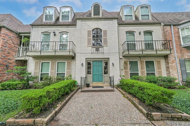 Building Photo - 496 N Post Oak Ln