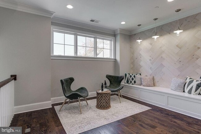 Building Photo - 5700 Tanglewood Dr