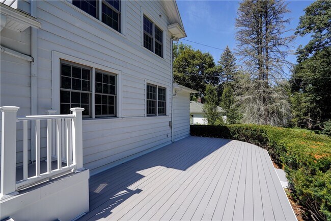 Building Photo - 106 Ellingwood Dr