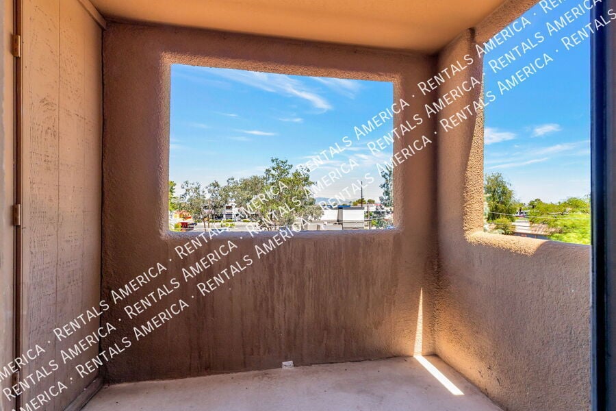 Building Photo - 1810 E Blacklidge Dr
