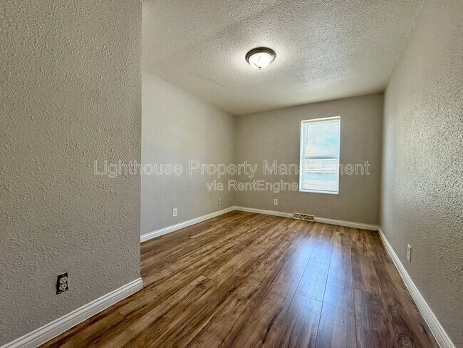 Building Photo - 273 E Forest Ave