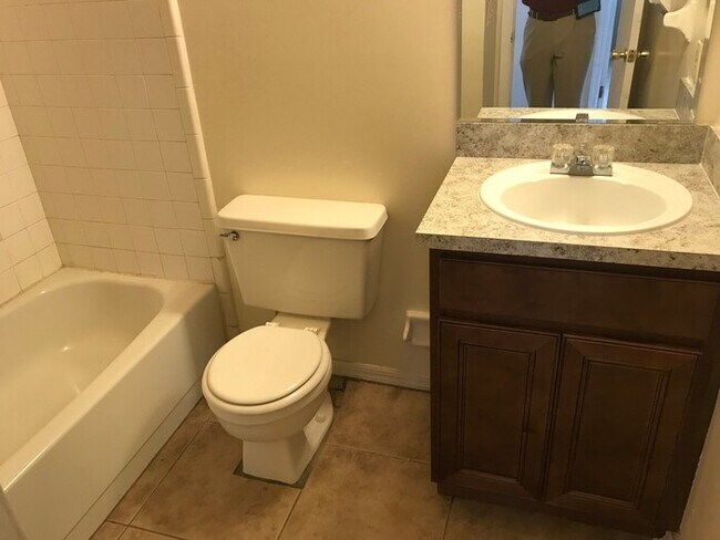 Building Photo - Must See! 2 Bedroom/2 Bathroom Duplex In Sanford!!!!