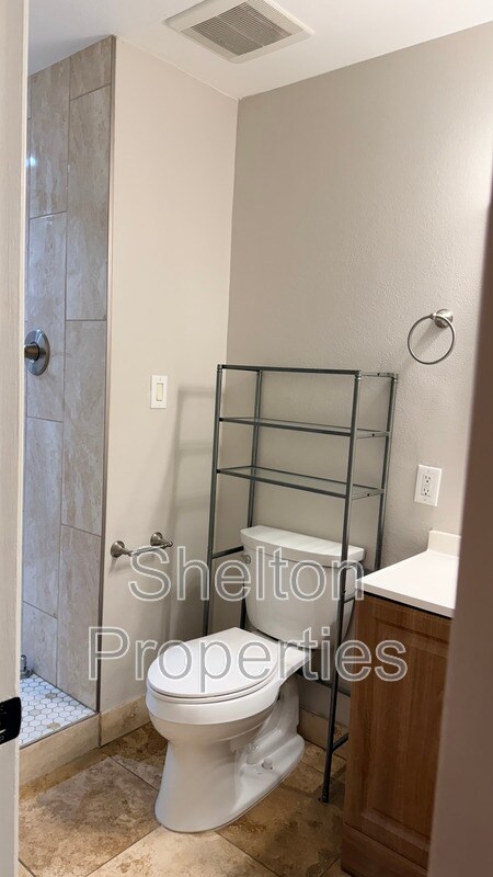 Building Photo - 523 E Malibu Dr