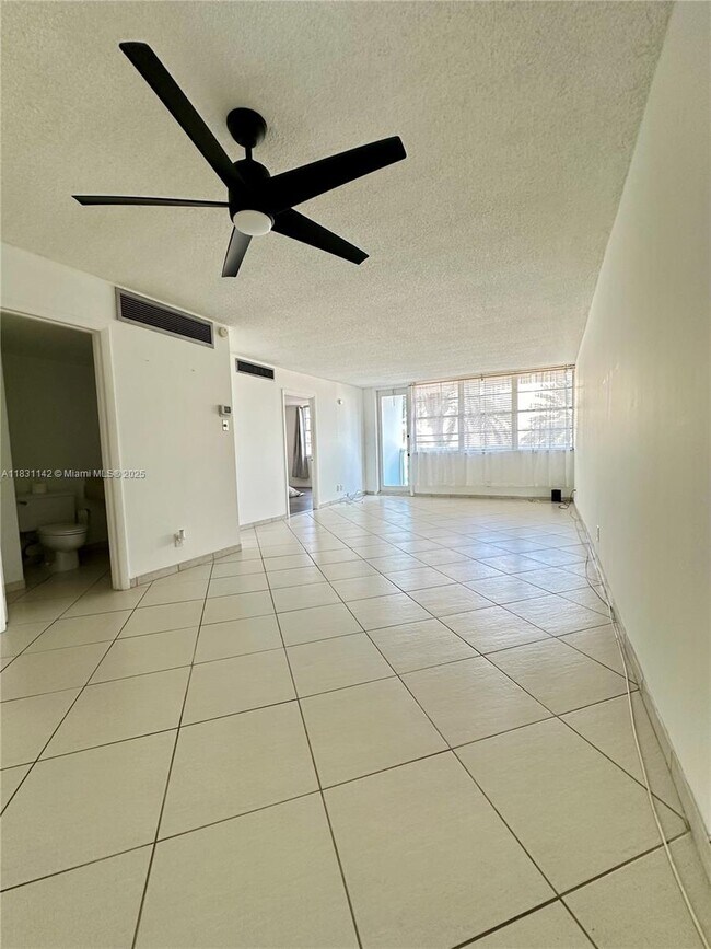 Building Photo - 6770 Indian Creek Dr