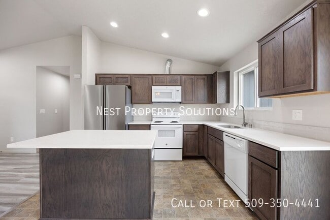 Building Photo - 935 E Mt. Adams St