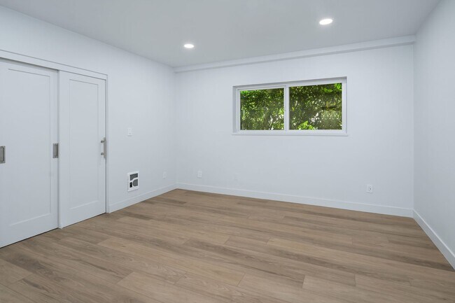 Building Photo - 2567-2569 13th W