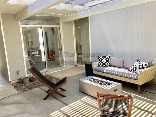 Building Photo - Popular Eichler model 4 Bed / 2 Bath / 1,742 Sqft Walnut Creek single-family house in the Rancho ...