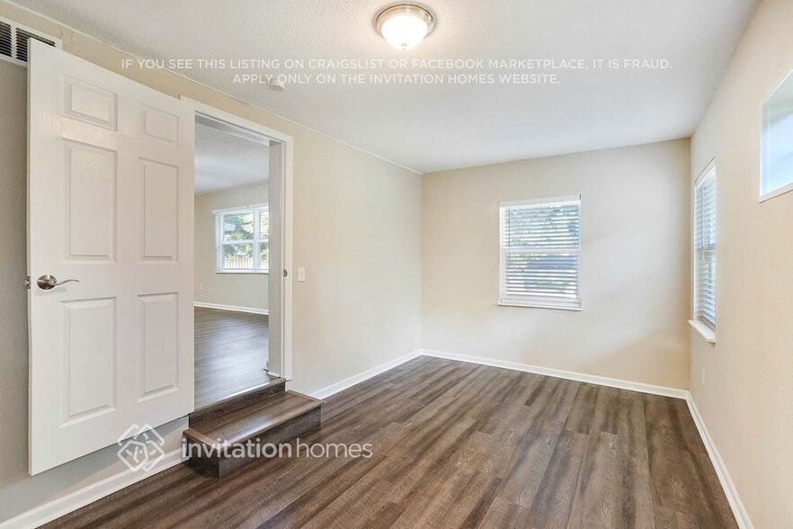 Building Photo - 411 Seffner Valrico Rd