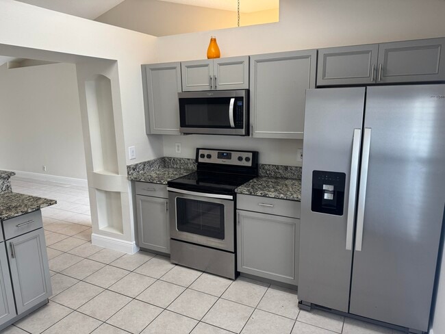 Building Photo - 250 SW Moselle Ave