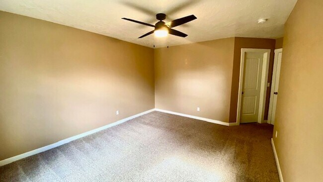 Building Photo - 3 Bed (+ bonus room) 2 Bath Home in Meridi...