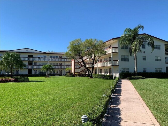 Building Photo - 138 Fanshaw D