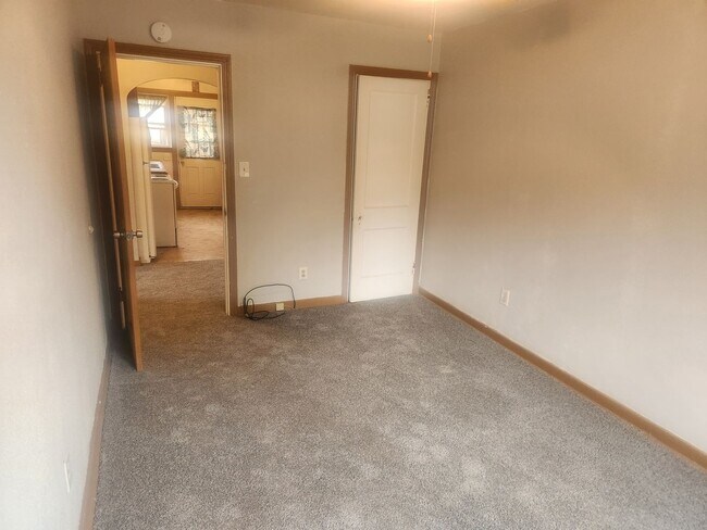 Building Photo - 732 Idlewood Ave