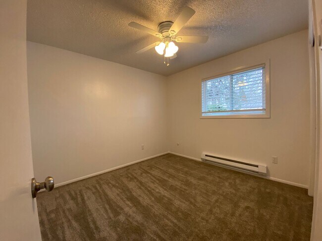 Building Photo - 2bed, 1bath, 800 Sq.ft. apartment - Nampa - Near NNU