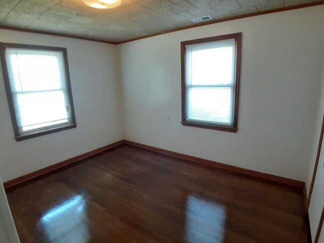 Building Photo - Radford, 2 BR / 1 BA, Available