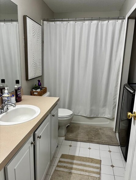 Building Photo - 3866 Island Way